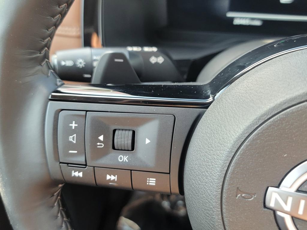Used 2024 Nissan Pathfinder Platinum AWD/4WD image 17