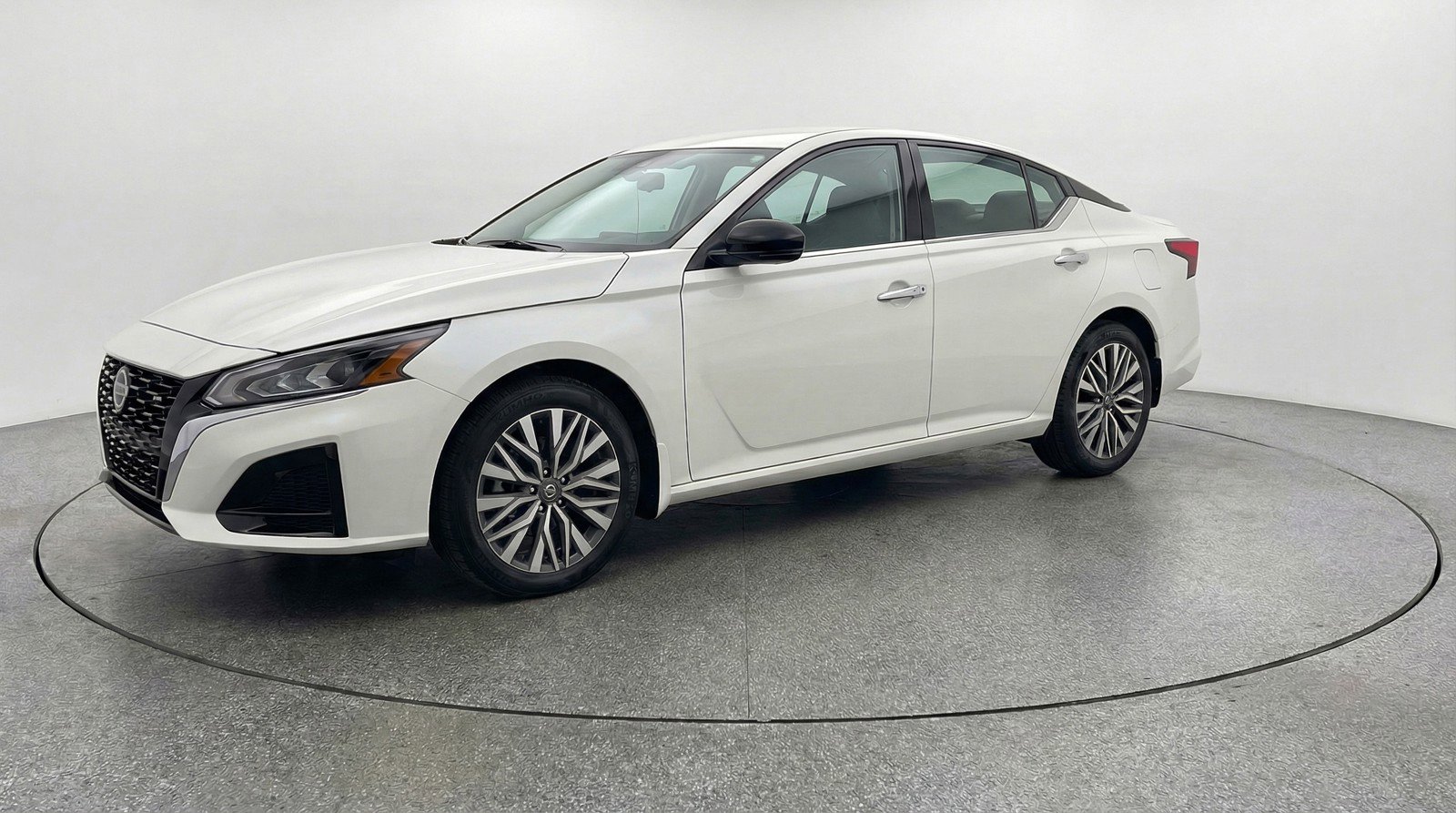 Used 2025 Nissan Altima 2.5 SV image 3