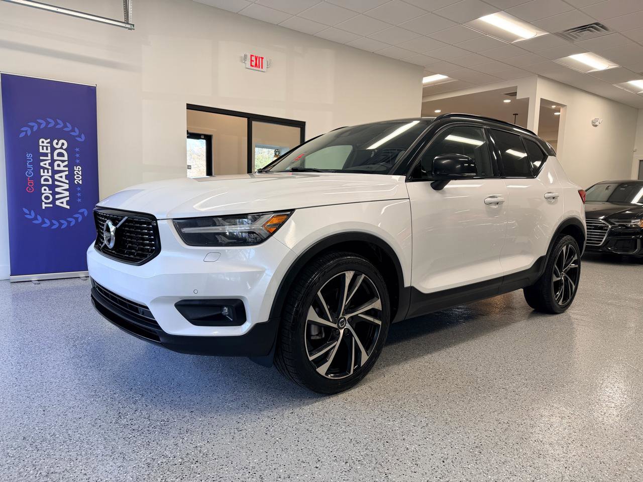 Used 2021 Volvo XC40 T4 R-Design w/ Advanced Package image 4