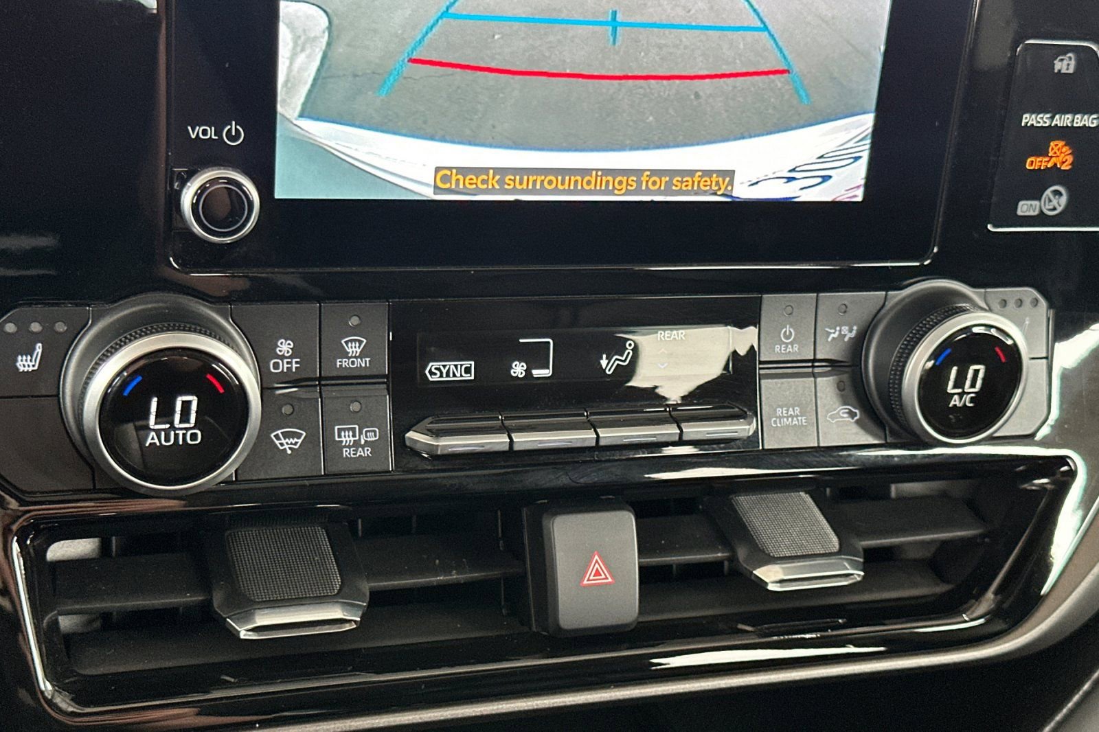 Certified 2024 Toyota Highlander XLE image 25