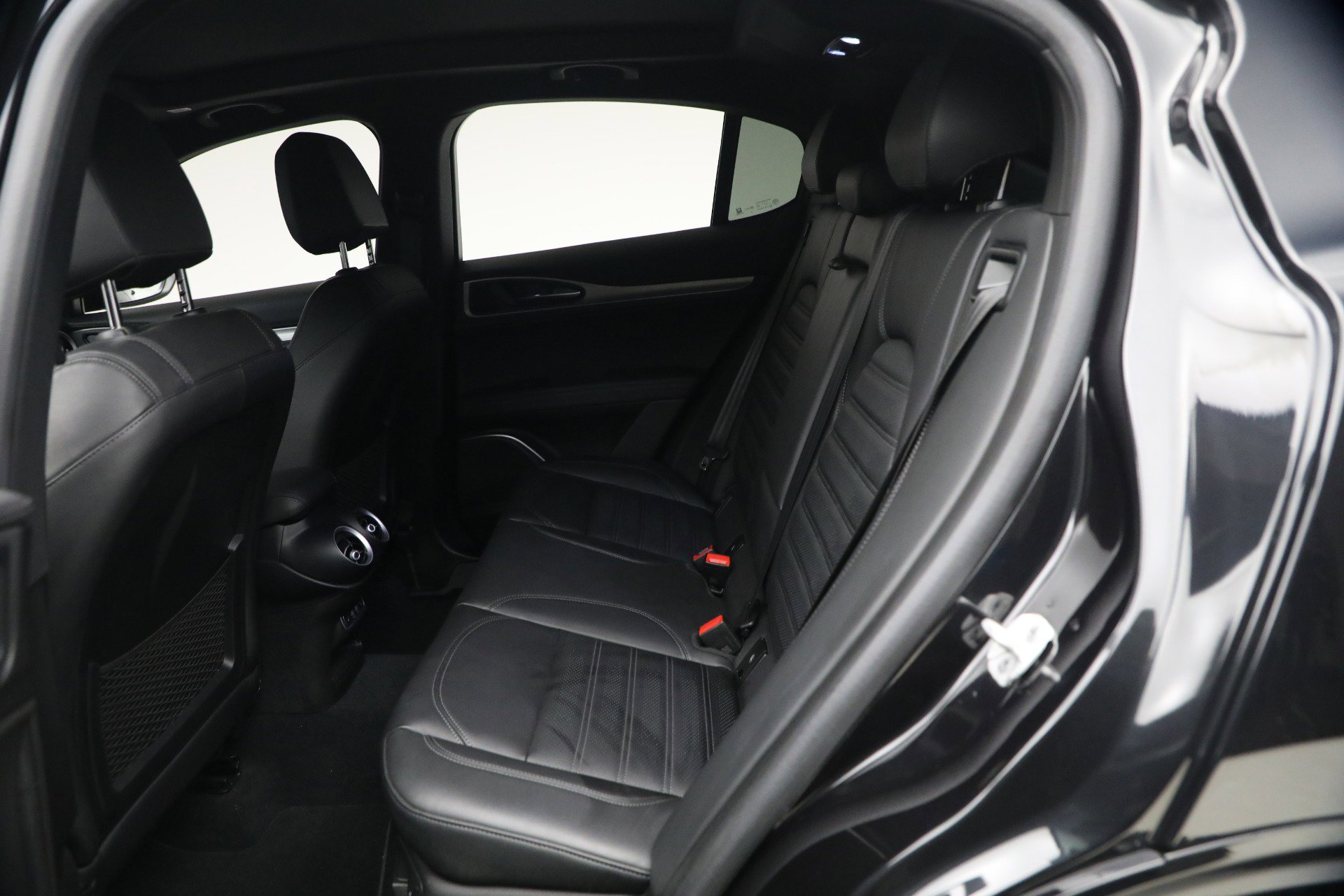 Used 2023 Alfa Romeo Stelvio Veloce AWD/4WD image 24