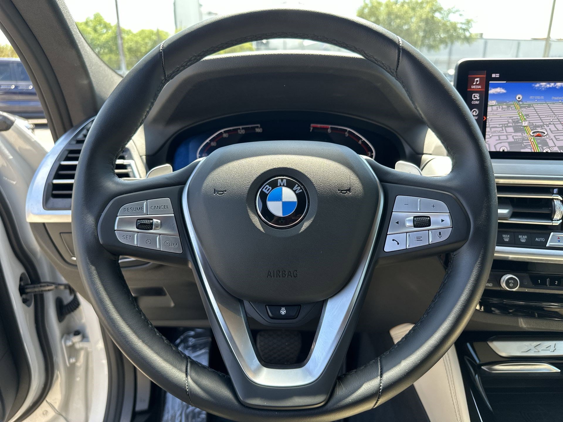 Used 2025 BMW X4 xDrive30i image 11