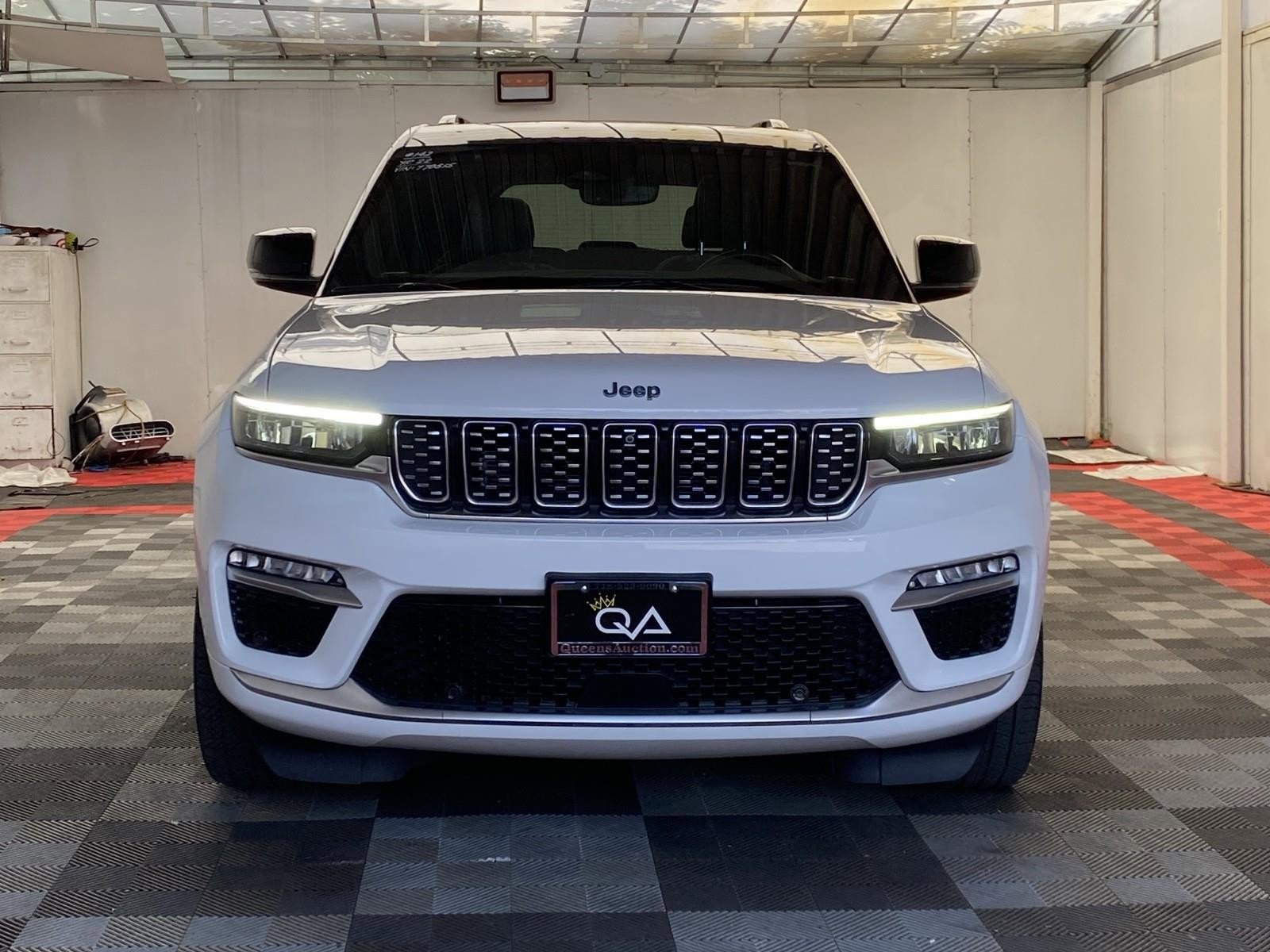 Used 2022 Jeep Grand Cherokee Summit AWD/4WD image 2