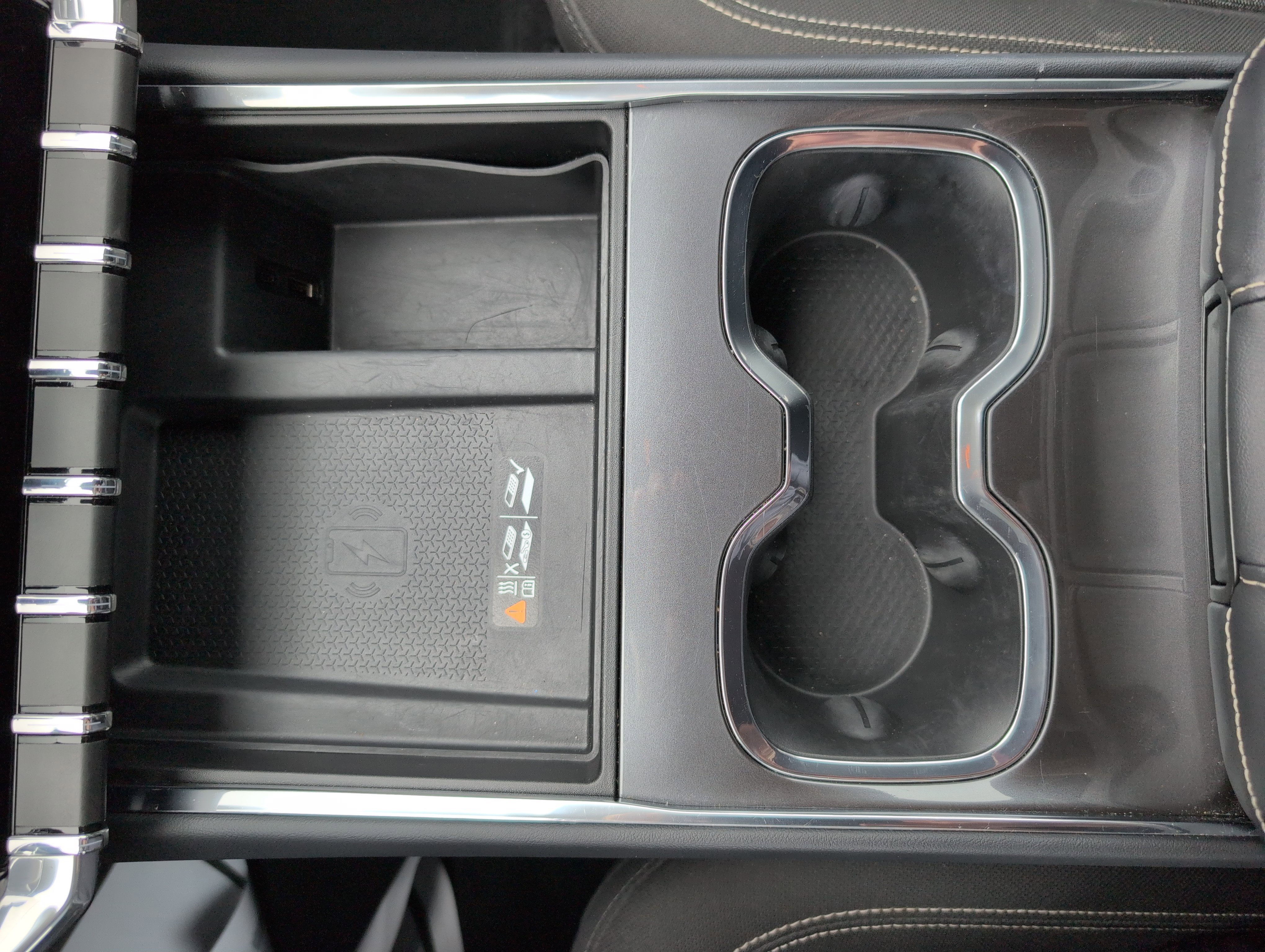 Used 2025 GMC Acadia Elevation image 25