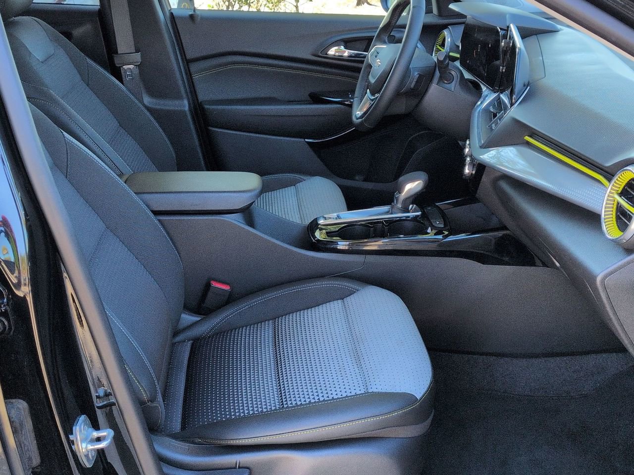 Certified 2024 Chevrolet Trax LT w/ Driver Confidence Package image 24