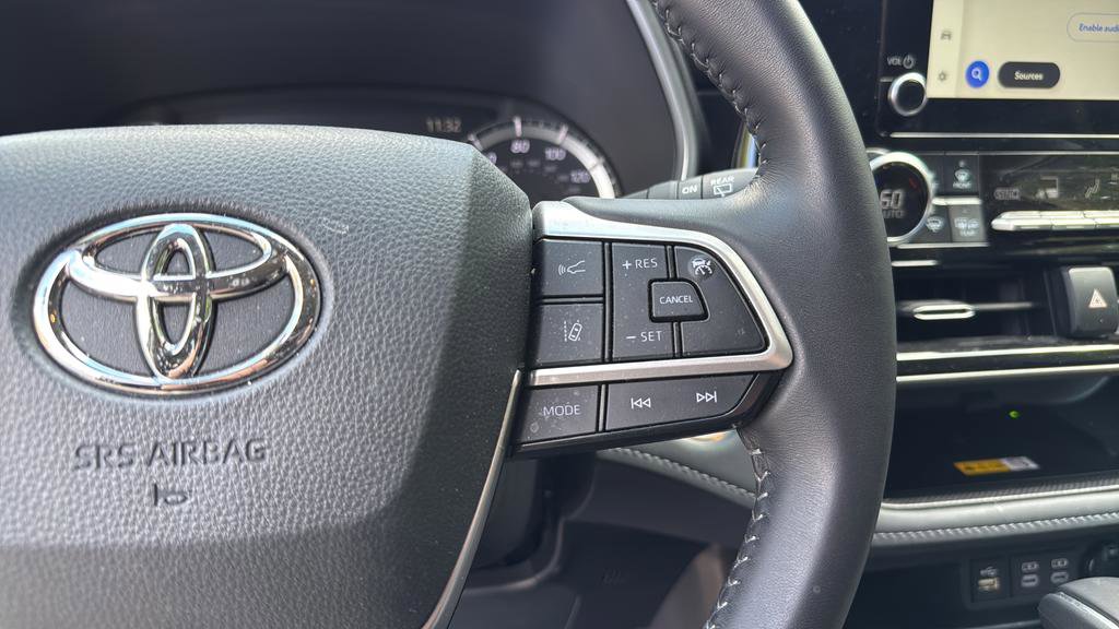 Used 2024 Toyota Highlander XLE AWD/4WD image 26