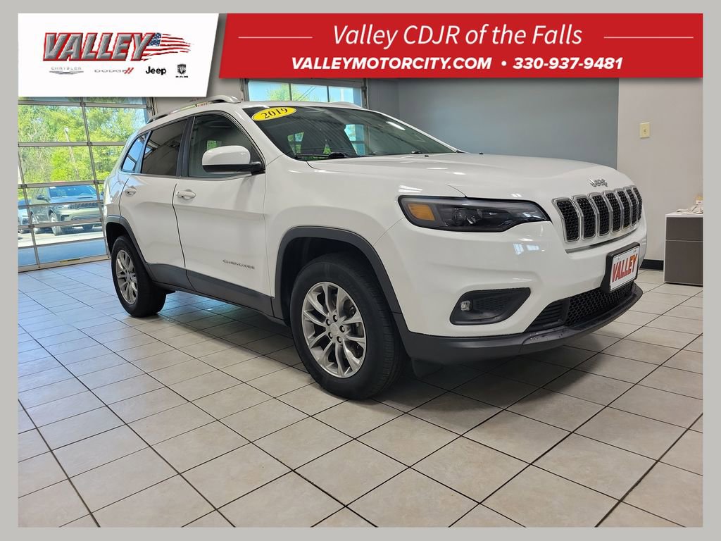 Used 2019 Jeep Cherokee Latitude Plus w/ Comfort/Convenience Group