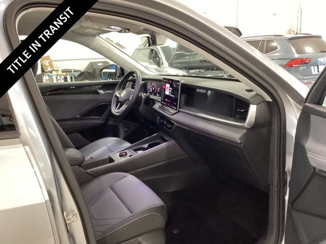 Used 2026 Volkswagen Tiguan SE AWD/4WD image 11