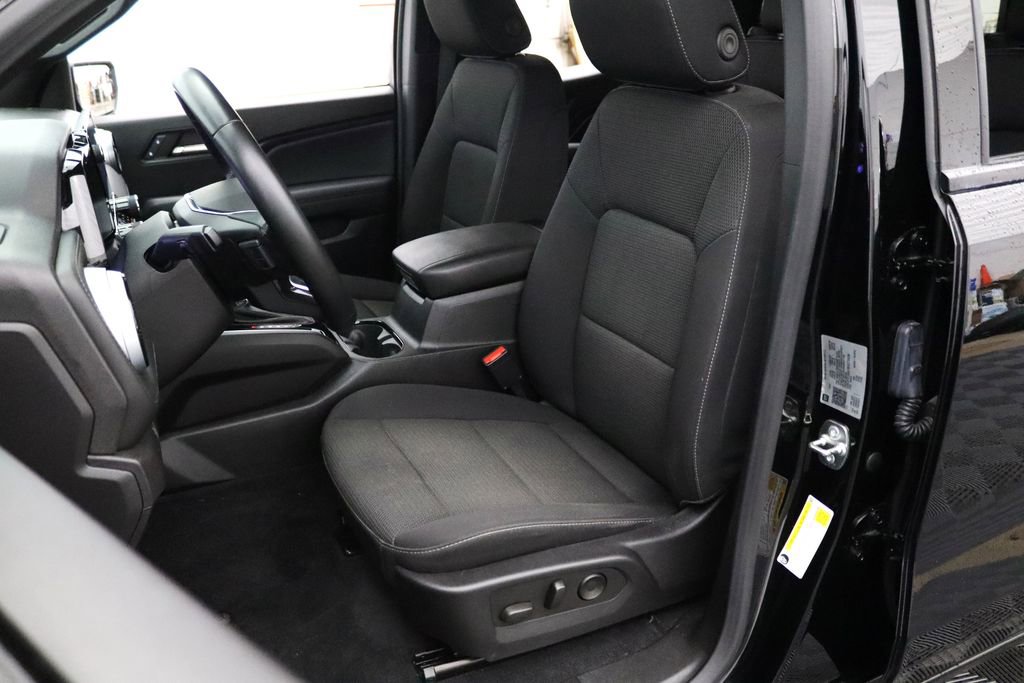 Used 2024 Chevrolet Colorado LT w/ LT Convenience Package II image 2