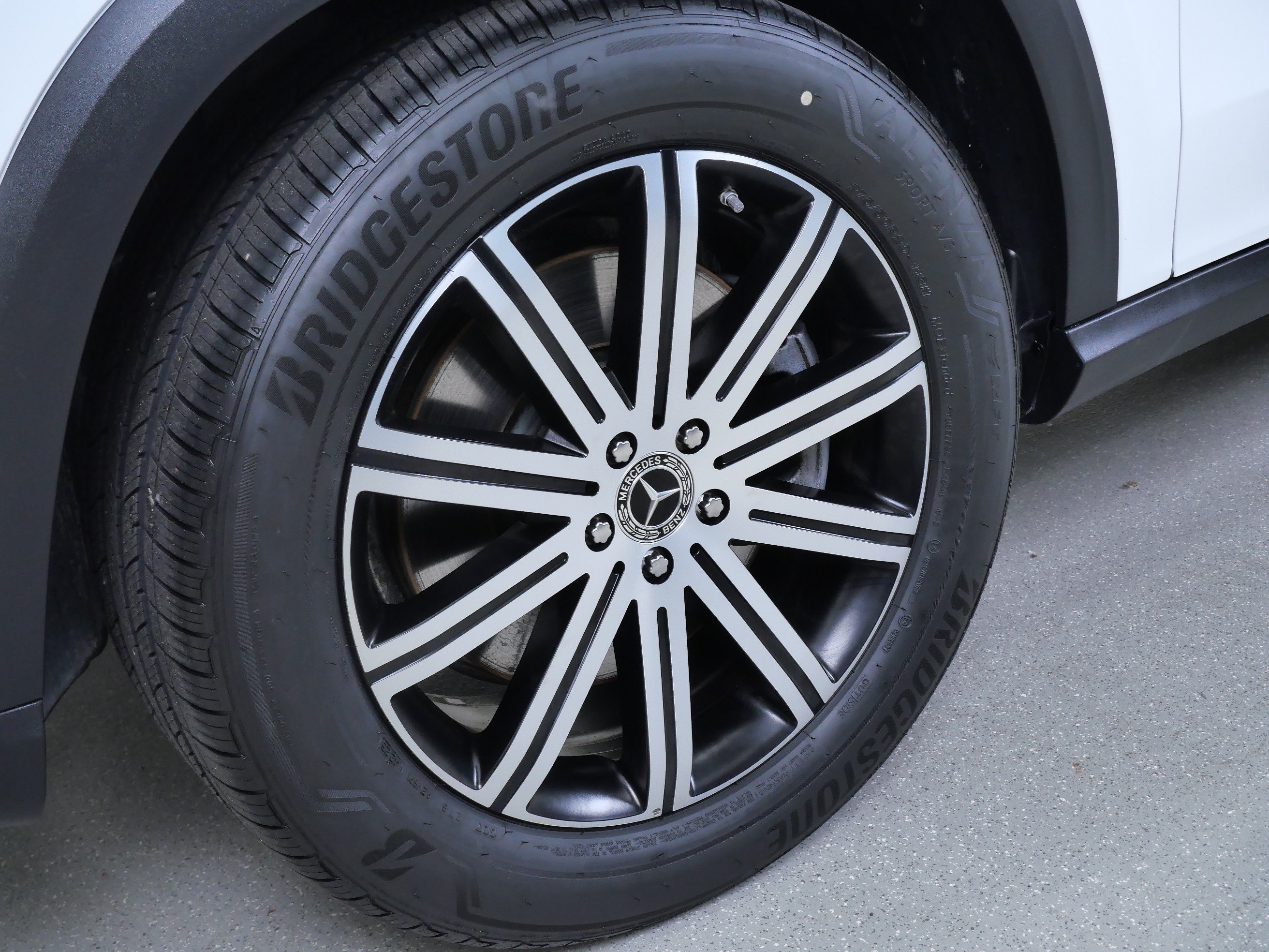 Certified 2025 Mercedes-Benz GLE 450e 4MATIC w/ Driver Assistance Package image 13