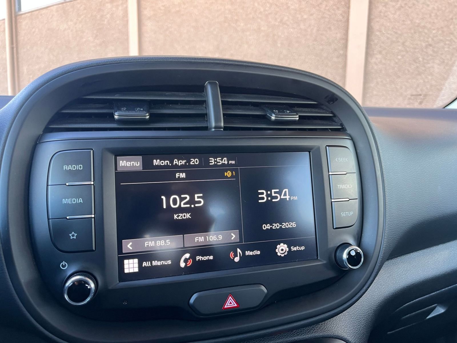 Used 2025 Kia Soul LX w/ LX Technology Package FWD image 20