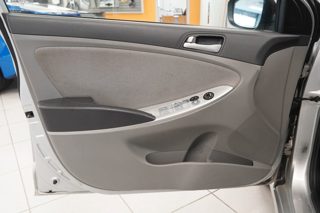 Used 2013 Hyundai Accent GLS image 15