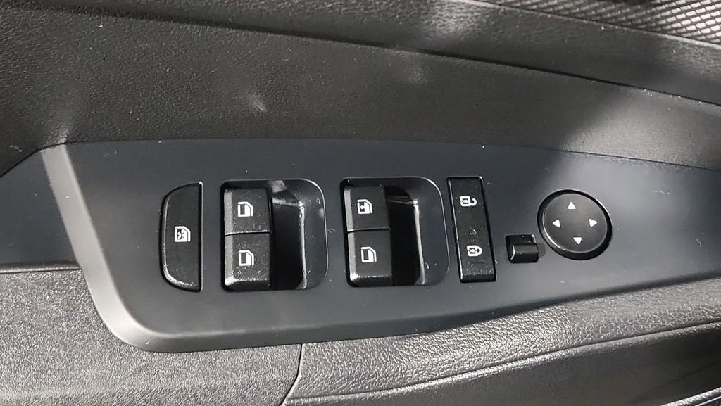 Used 2024 Kia Sportage LX image 17