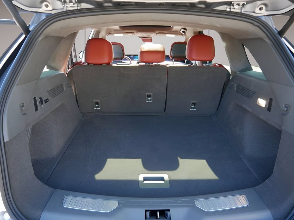 Certified 2025 Lincoln Nautilus Black Label AWD/4WD image 12