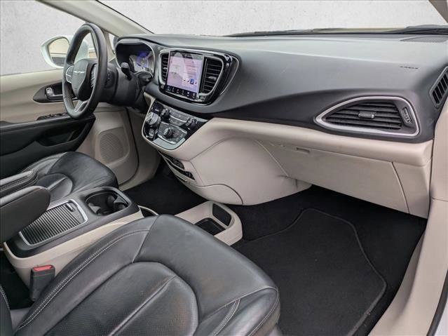 Used 2022 Chrysler Pacifica Touring-L image 19