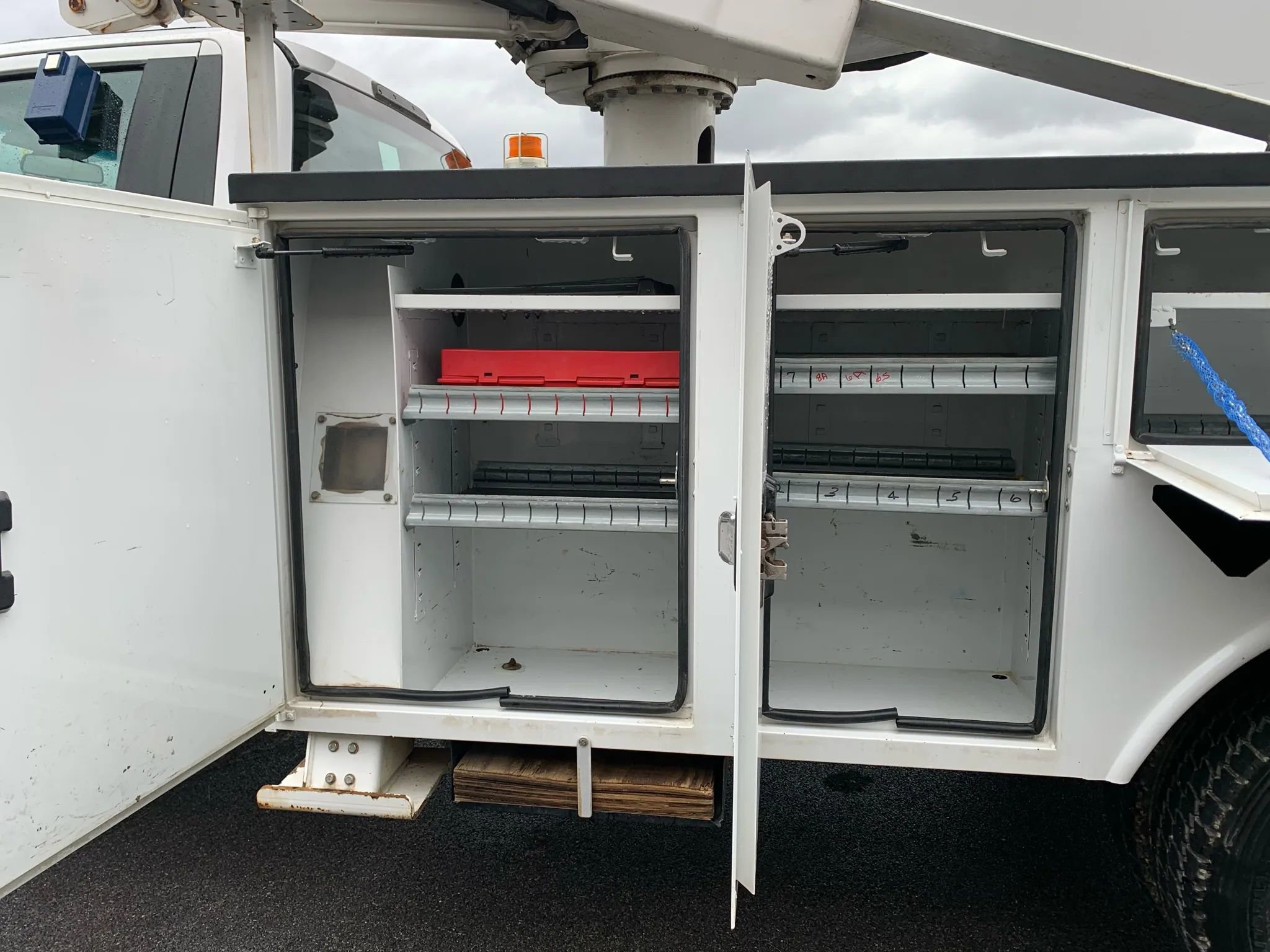 Used 2017 Ford F550 XL 169  W.B. 2D image 24