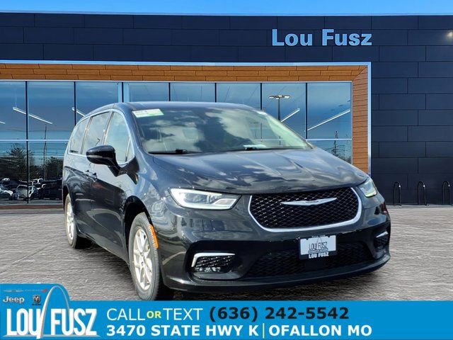 Used 2024 Chrysler Pacifica Touring-L