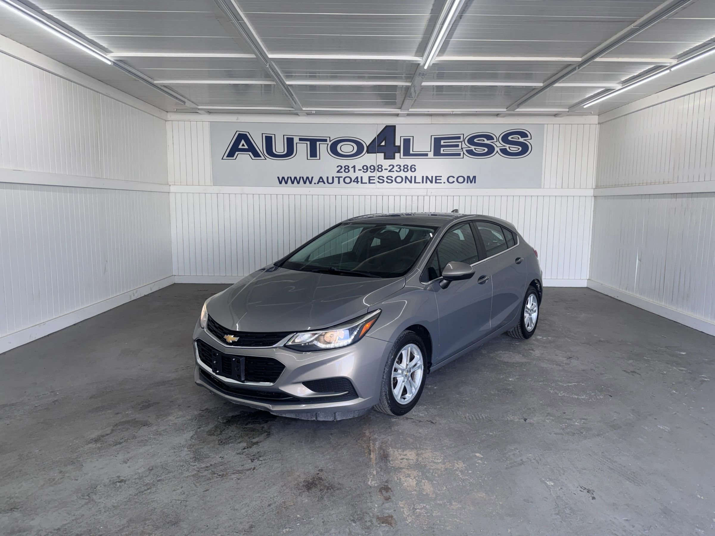 Used 2018 Chevrolet Cruze LT w/ Convenience Package FWD image 1
