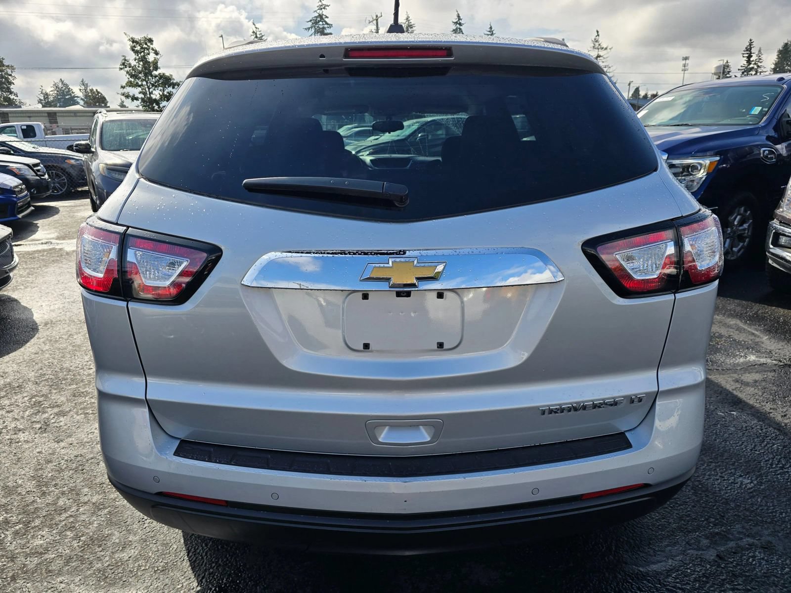 Used 2016 Chevrolet Traverse LT w/ Style and Technology Package FWD image 4