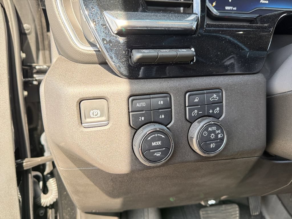 Used 2025 Chevrolet Silverado 1500 High Country w/ Midnight Edition AWD/4WD image 17