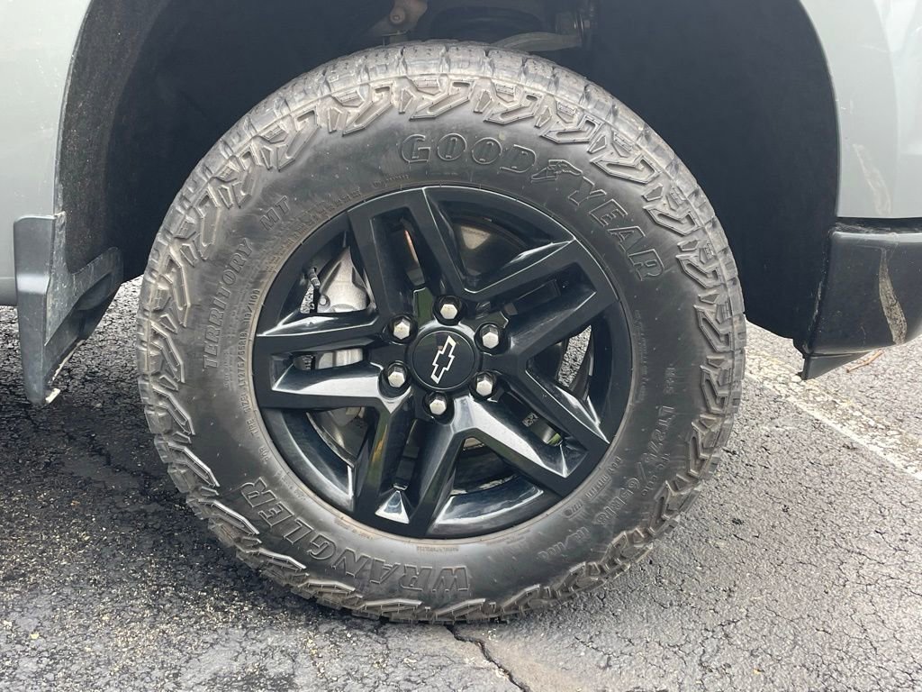 Certified 2025 Chevrolet Silverado 1500 Custom Trail Boss w/ LPO, Dark Essentials Package AWD/4WD image 9