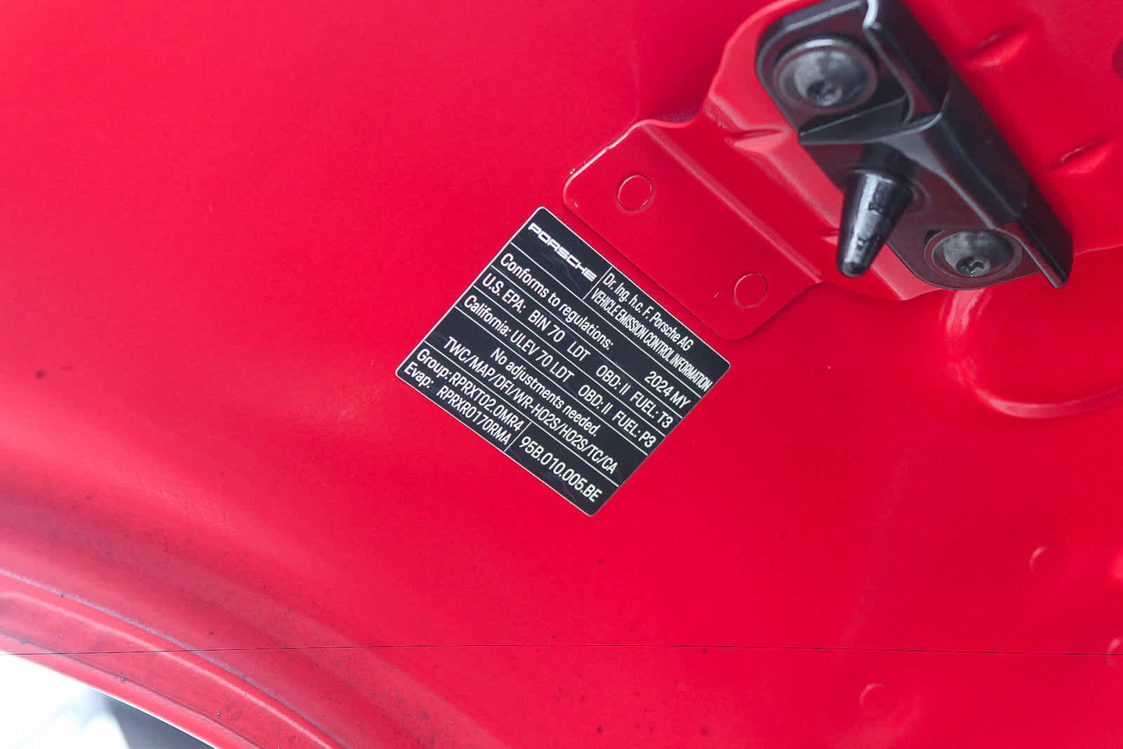Used 2024 Porsche Macan Turbo AWD/4WD image 33