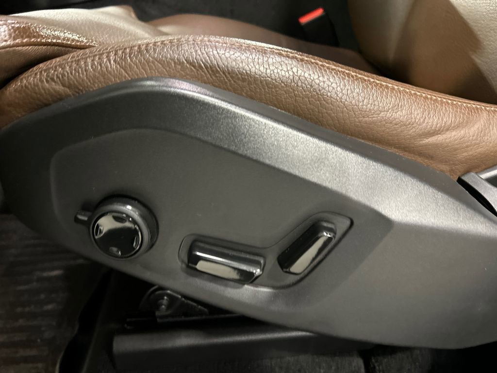 Used 2020 Volvo XC60 T6 Inscription w/ Protection Package Premier image 11