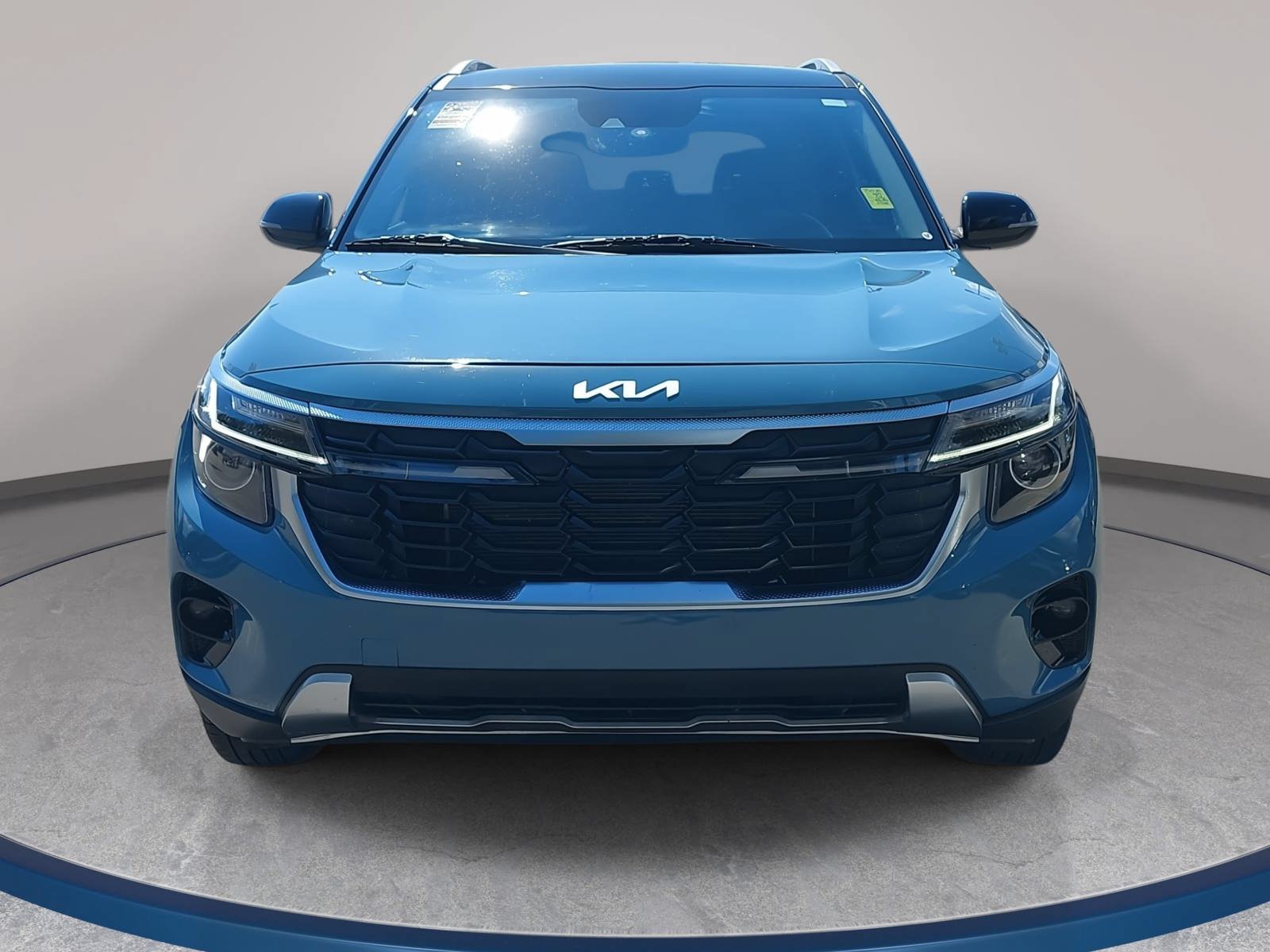 Used 2025 Kia Seltos S FWD image 2