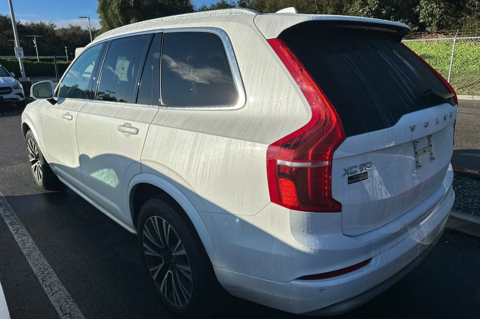 Used 2022 Volvo XC90 T5 Momentum w/ Climate Package image 8