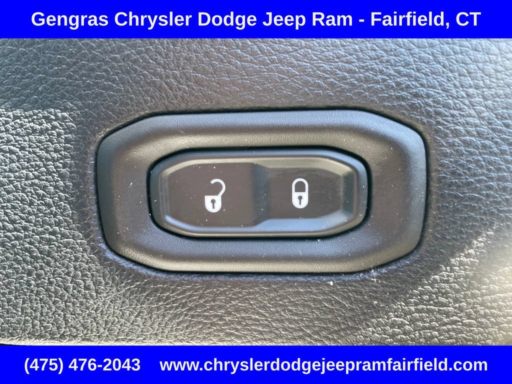 Used 2019 Jeep Wrangler Unlimited Sahara AWD/4WD image 18