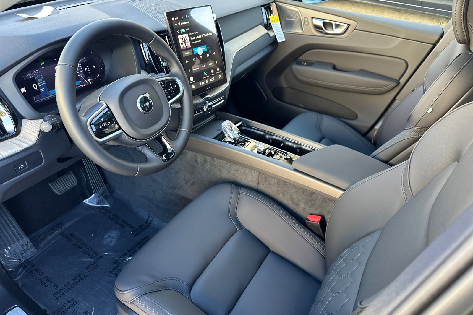 New 2026 Volvo XC60 B5 Plus w/ Climate Package image 13