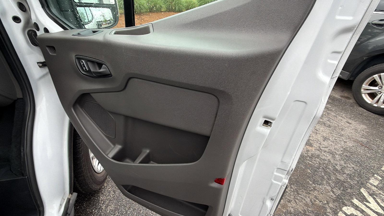 Used 2025 Ford Transit 350 XLT RWD image 18