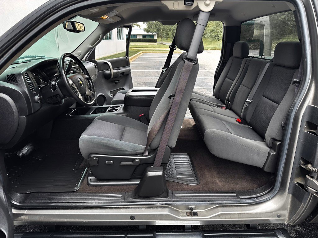Used 2009 Chevrolet Silverado 1500 LT w/ Power Pack Plus AWD/4WD image 18