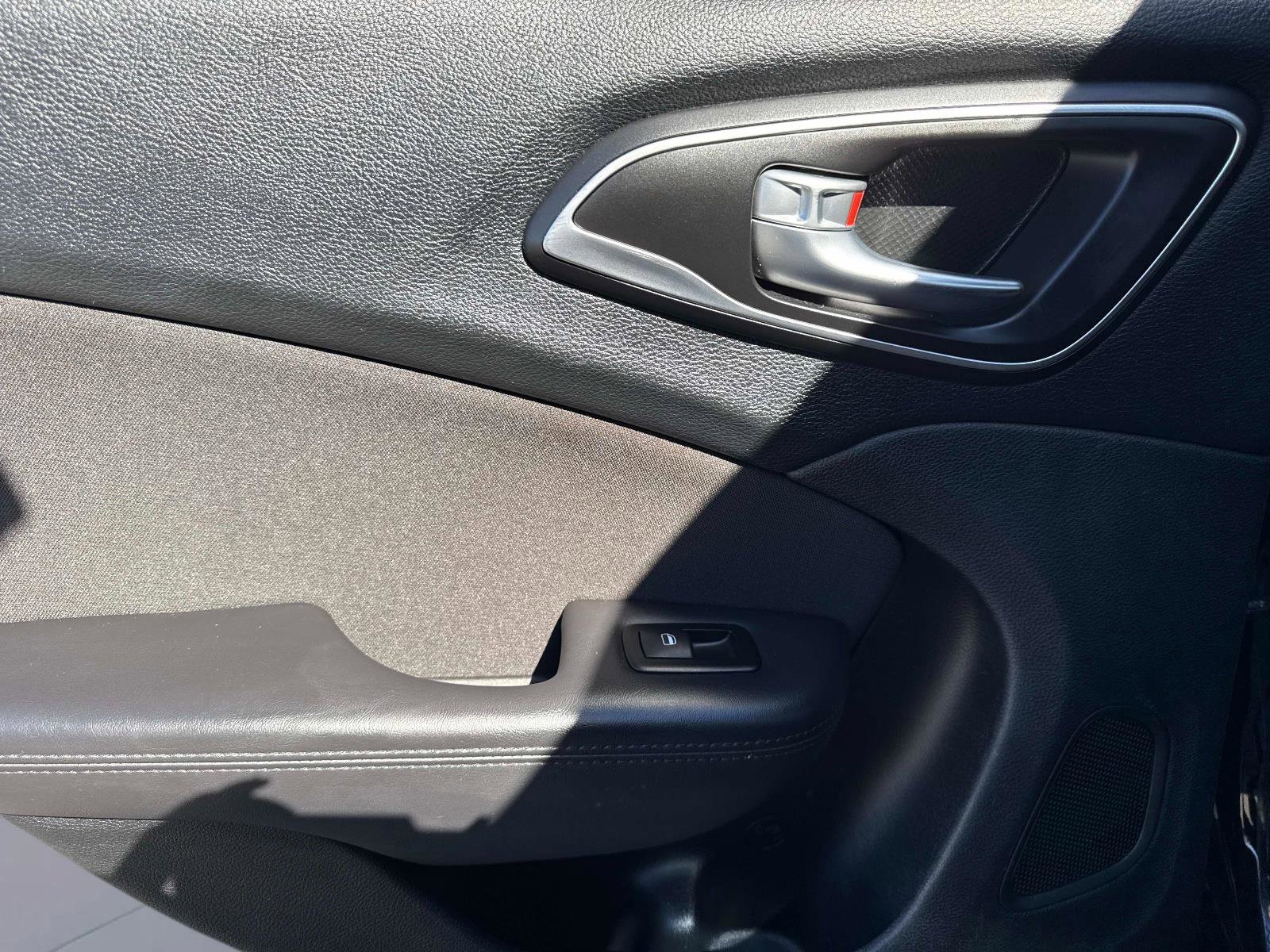 Used 2015 Chrysler 200 Limited w/ Convenience Group image 12