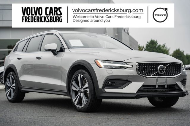 Used 2025 Volvo V60 B5 Cross Country Plus