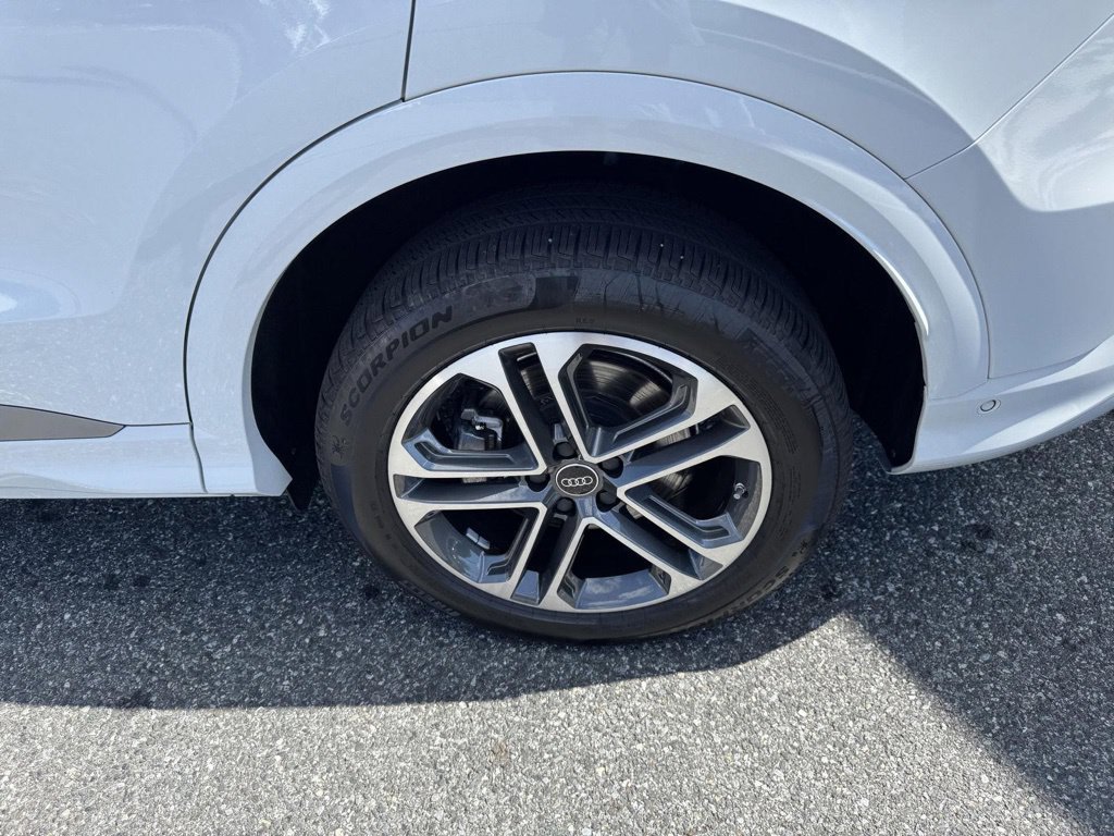Certified 2025 Audi Q5 Premium Plus w/ Premium Plus AWD/4WD image 6