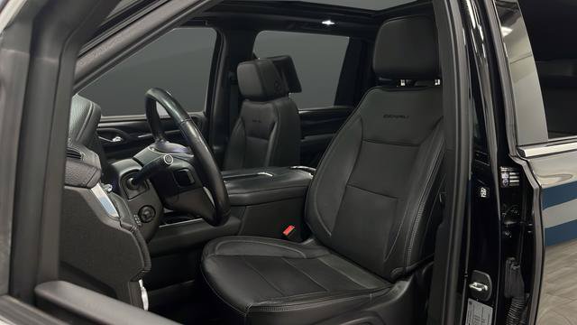 Used 2021 GMC Yukon XL Denali w/ Denali Premium Package AWD/4WD image 9