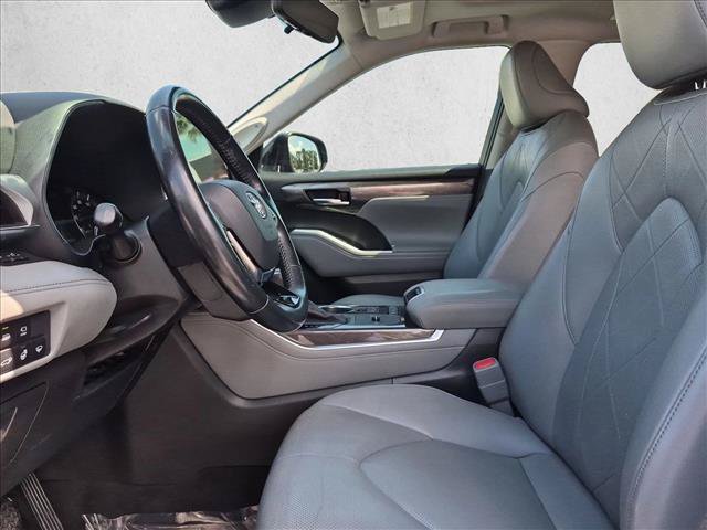 Used 2021 Toyota Highlander Platinum FWD image 18
