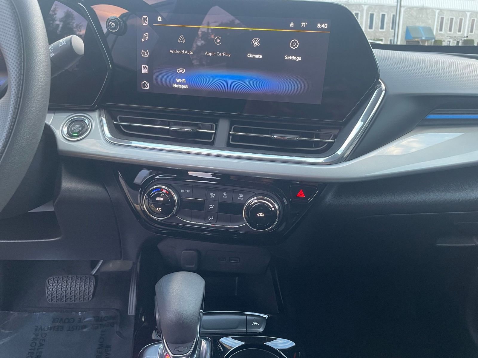 Used 2025 Chevrolet Trax LT image 18