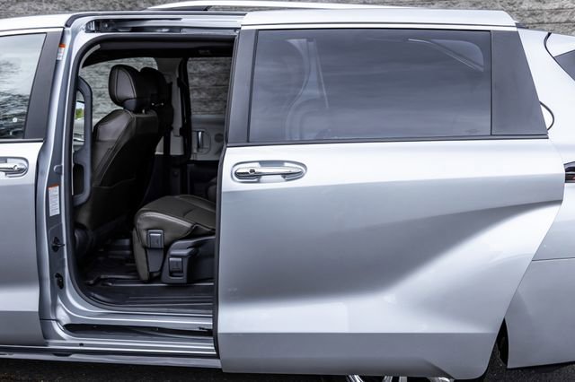 Certified 2024 Toyota Sienna Platinum AWD/4WD image 21