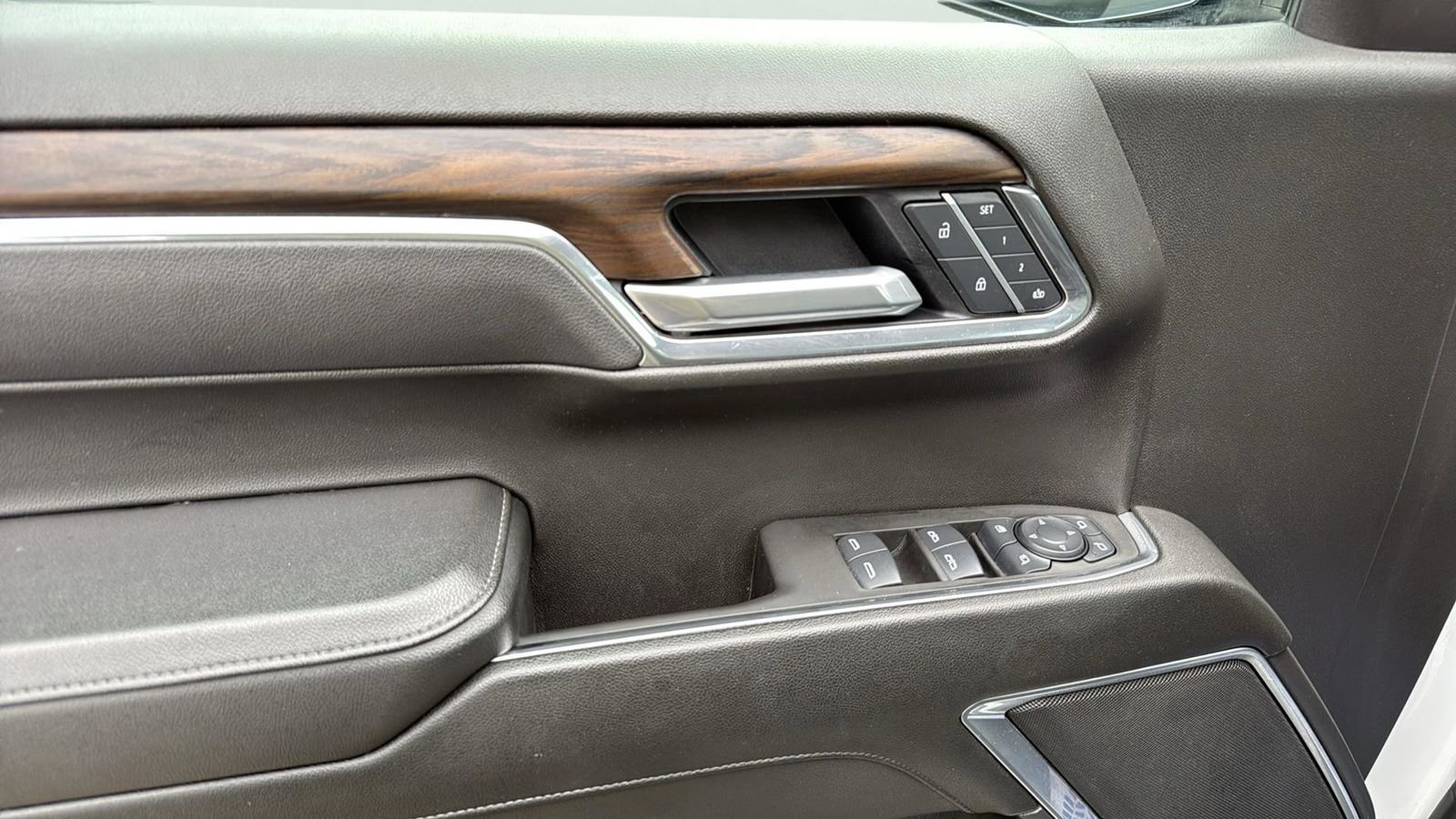 Used 2025 GMC Sierra 1500 SLT image 12