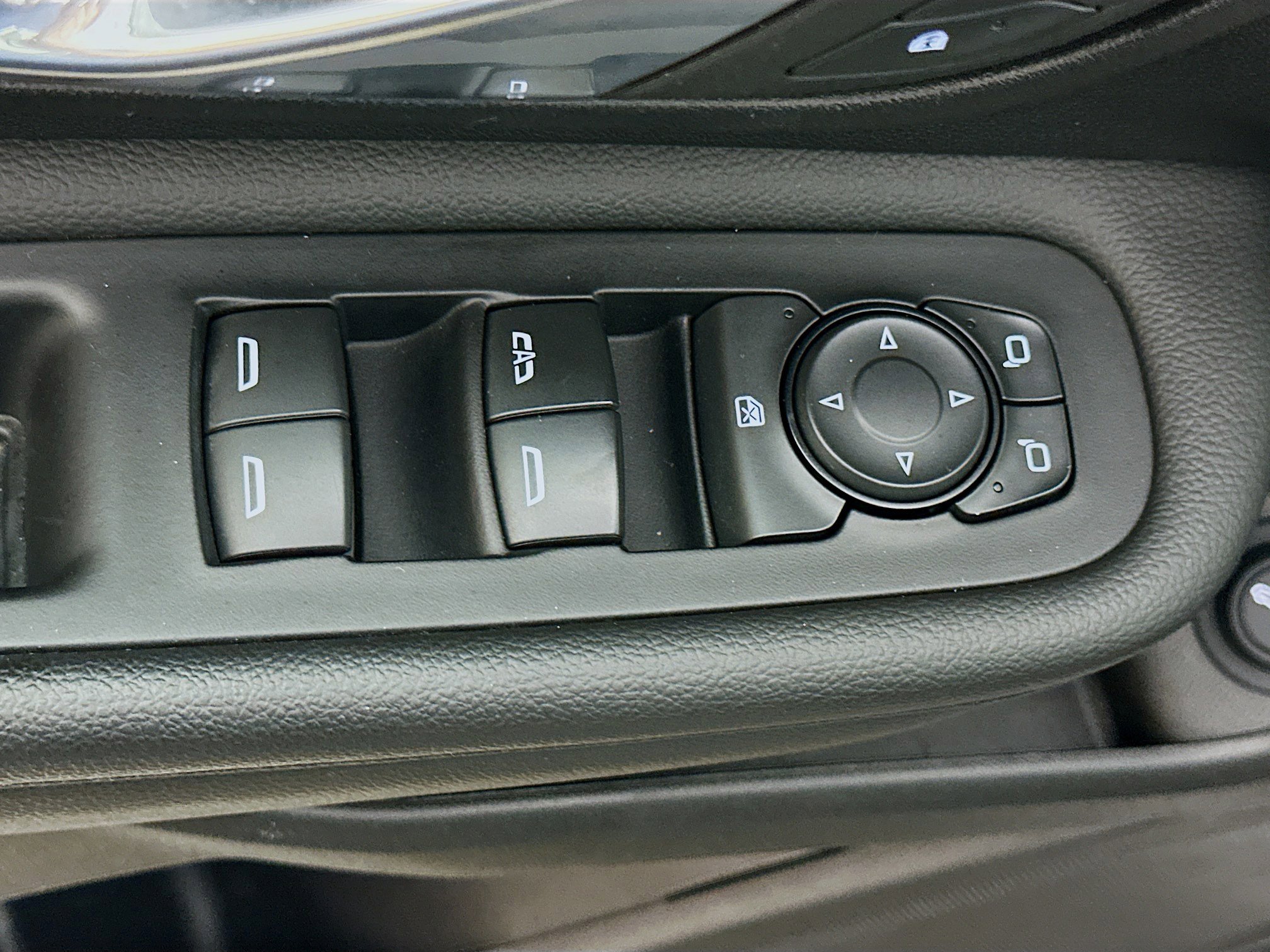 Used 2024 GMC Terrain SLT image 15