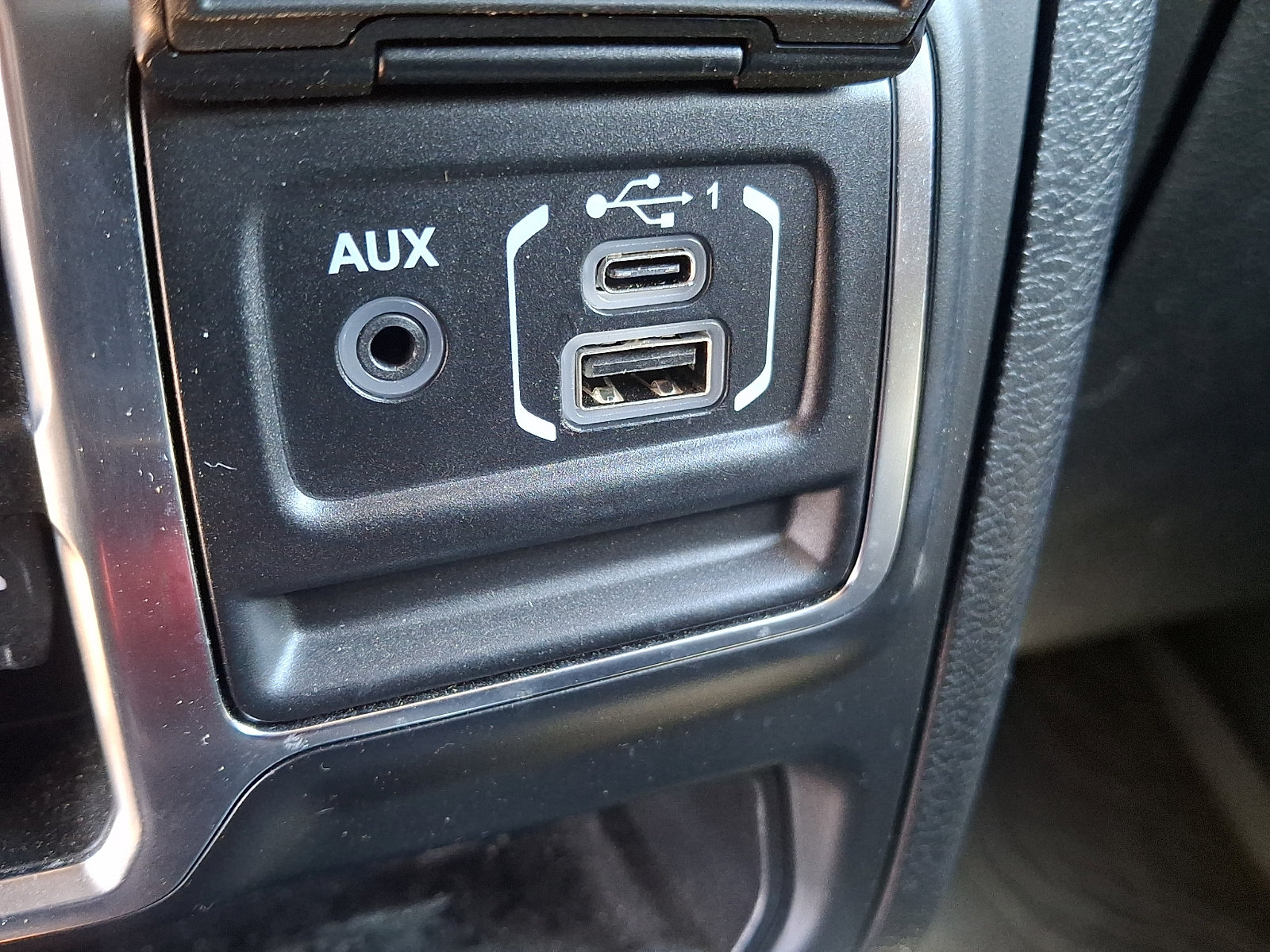 Used 2018 Jeep Wrangler Unlimited Sahara AWD/4WD image 25