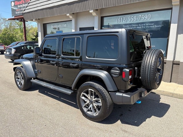 Used 2024 Jeep Wrangler Unlimited w/ Convenience Group AWD/4WD image 3