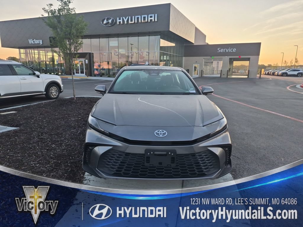 Used 2025 Toyota Camry SE FWD image 8