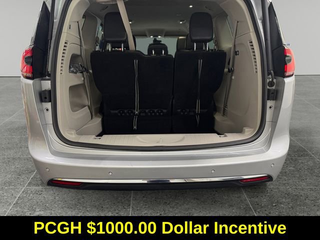 Used 2024 Chrysler Pacifica Touring-L image 13