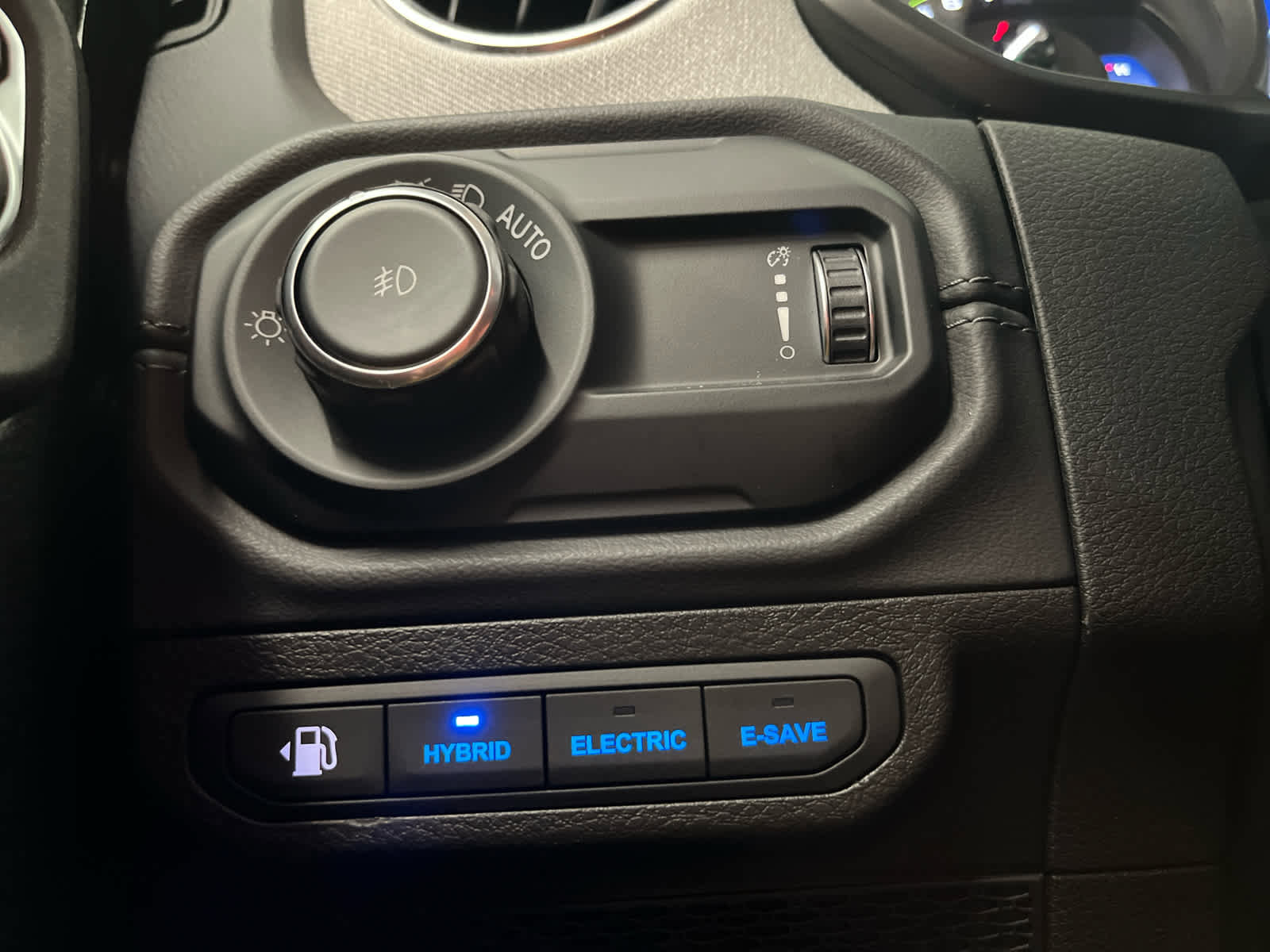 Used 2025 Jeep Wrangler Sahara image 17