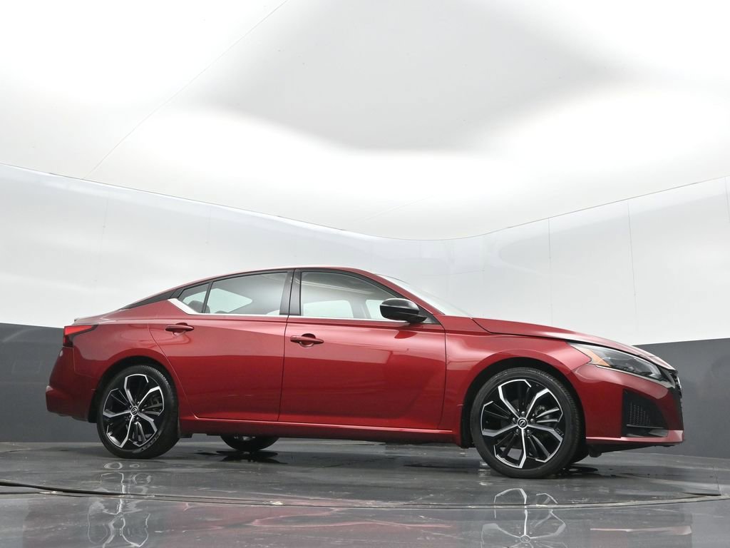 Used 2023 Nissan Altima 2.5 SR w/ SR Premium Package image 29