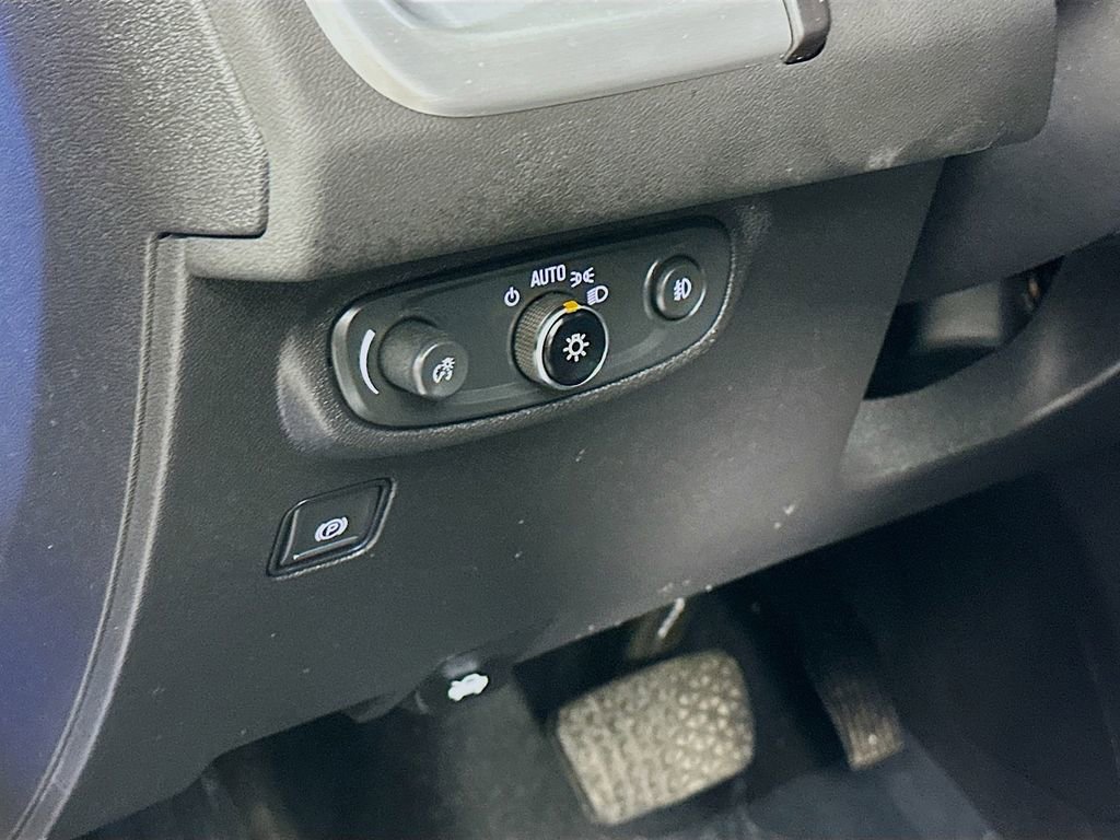 Used 2024 GMC Terrain SLT image 15