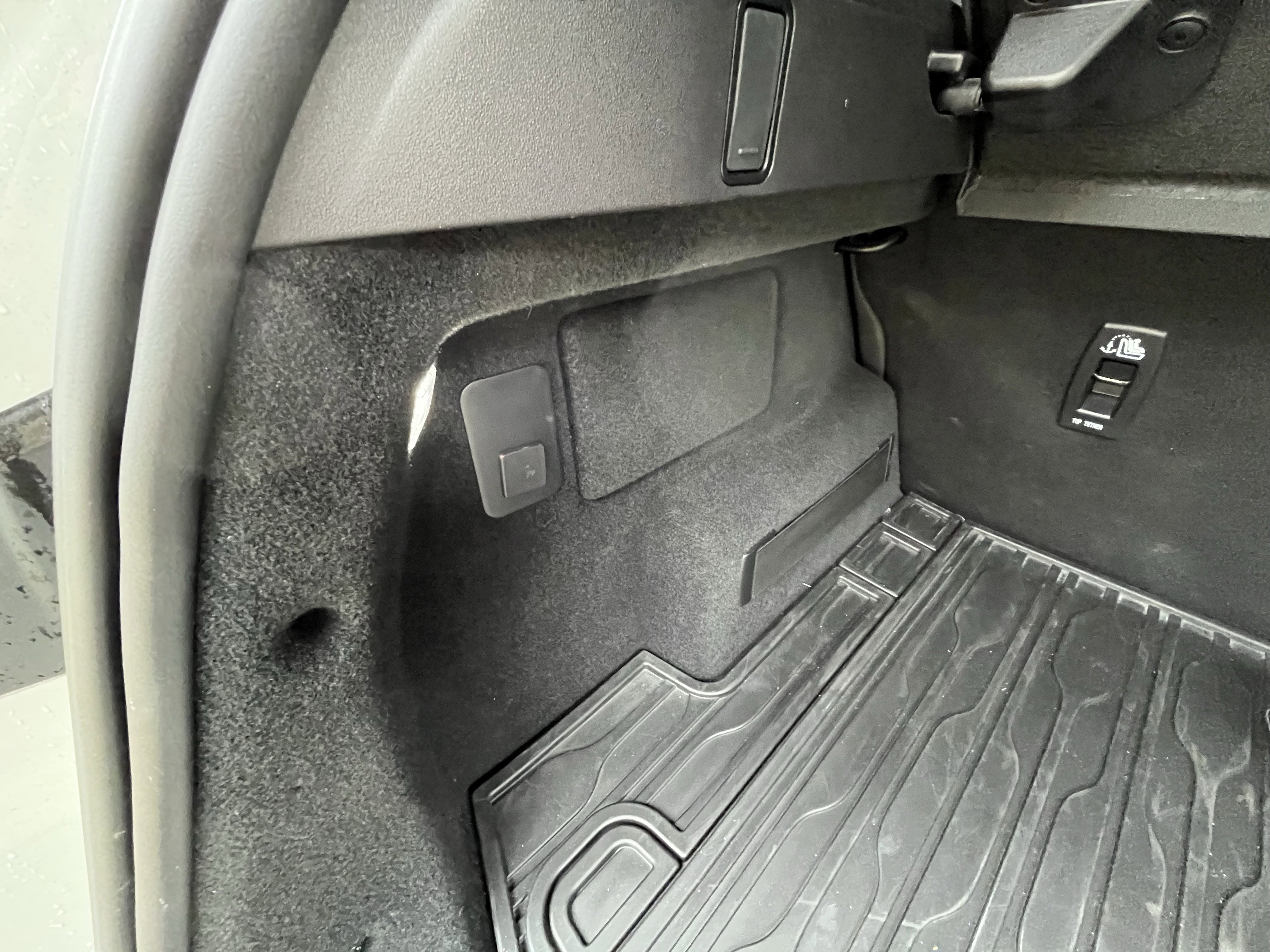 Certified 2023 Land Rover Range Rover Evoque R-Dynamic SE image 32